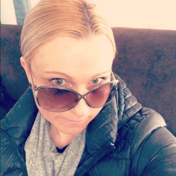 Meet your Posher, Joanne - Picture 2 of 2